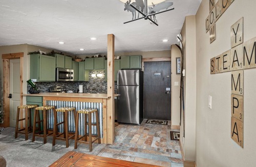 Steamboat Springs Condo | Easy Walk to Base Area Activities - Cozy Condo - Large Outdoor Hot Tub