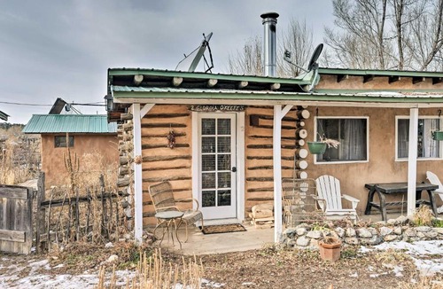 San Cristobal Apartment | Eco Cabin w/ Hot Tub Access - 16 Mi to Taos!