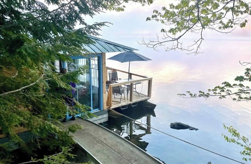 Monmouth House | Eco-Island Events: Weddings, Families, Retreats