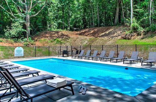 Fairview House | Edenderry Estate | 25BR Private Multi-Home Estate | Pool | Ideal for Large Groups