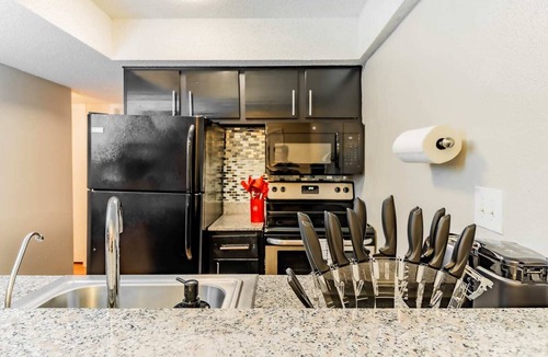 Pleasant Valley Apartment | Efficiency 2BR next to Downtown w Fast WiFi + Pool