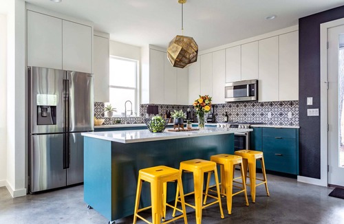 East Cesar Chavez Cottage | Electric Disco Oasis Near Rainey, UT and Top Spots