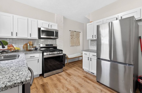 Royal Manor House | Elegant 4BR/5-Bed Oasis Premium Location nr OSU