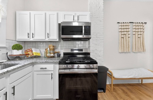 Royal Manor House | Elegant 4BR/5-Bed Oasis Premium Location nr OSU