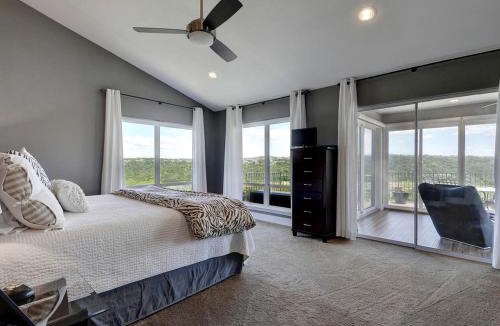 Apache Shores House | Elegant Lake Austin Retreat | Shared Pool, Hilltop Views & cook's Kitchen