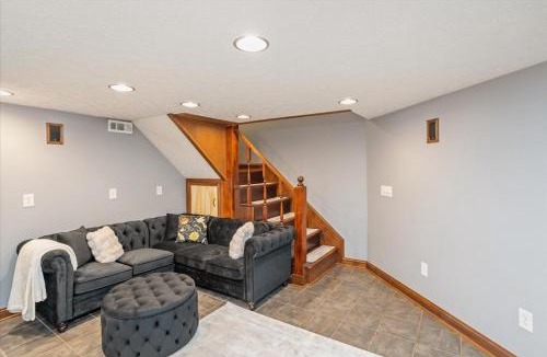 Springfield Apartment | Elegant spacious historic home