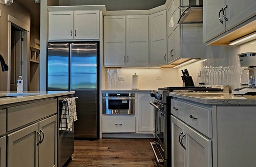 Loveland House | Elevated Elegance -> 1st-floor Master -> Super Hosts with Rave Reviews!