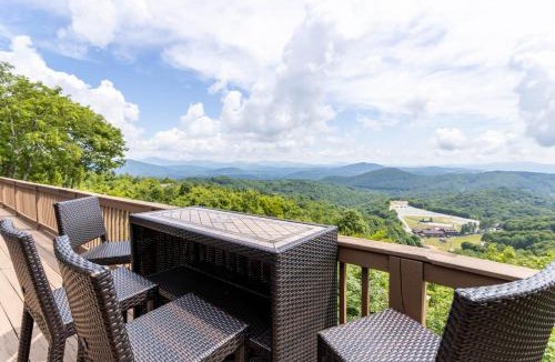Blowing Rock House | Elevated Escape