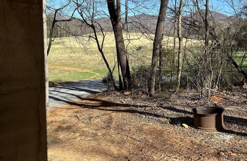 Elizabethton Cabin | Elizabethton cabin in the woods for R&R