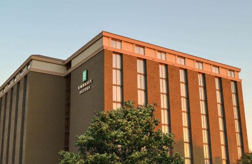 Windsor Park Hotel | Embassy Suites by Hilton Austin Central