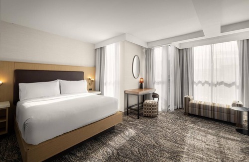 Blue Ash Hotel | Embassy Suites by Hilton Cincinnati Northeast Blue Ash