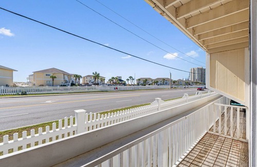 Holiday Isle Condo | Emerald Coast Studio FreeBeachService&Pet Friendly