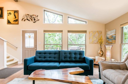 South Manchaca House | Emerald Oasis