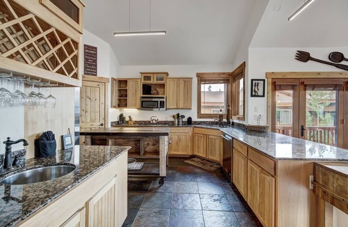 Woodmoor Cabin | Emmett's Peak in Breck | Private Hot Tub, Mountain Views, 5min drive to Slopes/Downtown