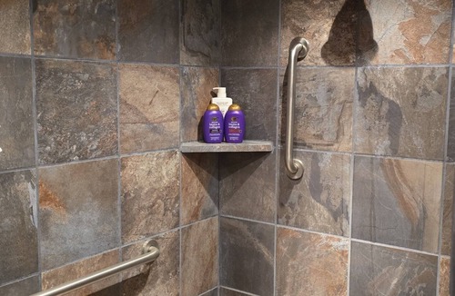 Taos Cabin | Enchanting cabin with modern amenities, private and immersed in nature.