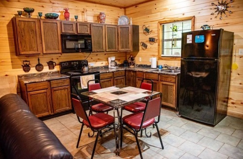 Lindale Cabin | Enjoy a Rustic Chic Cabin in East TX!