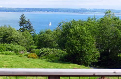Lummi Island Apartment | Enjoy Summer + Midweek Ferry Pass to Lummi Island