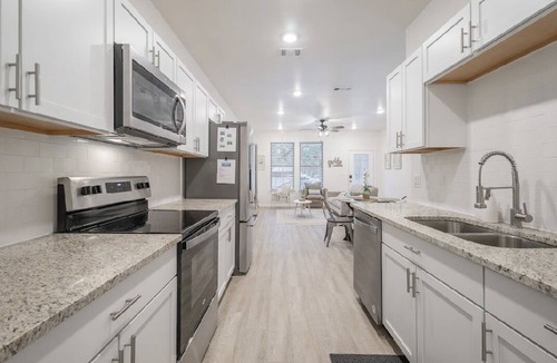 Carolyn Estates House | ★Enjoy Sunsets! Short walk to Cedar Creek Lake! Fully Equipped 3BR/2BA