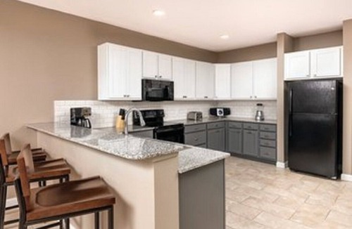 Marble Falls Resort | Enjoy the lake and nearby river!