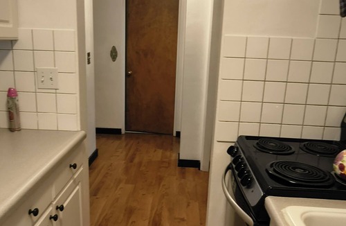 North Beacon Hill Apartment | Enjoyable 1-bedroom apartment with AC in vibrant Seattle. A relaxing area.