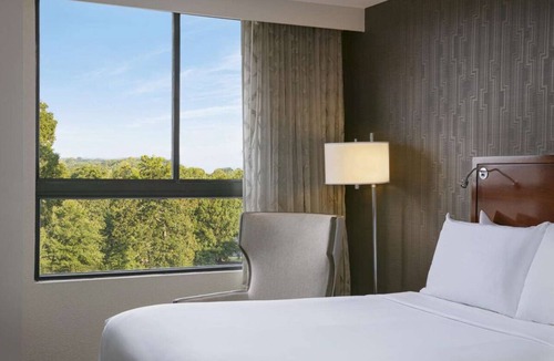 Executive Park Hotel | Ensuring a Very Comfortable & Memorable Stay! Pets Are Welcome, Parking, Pools!