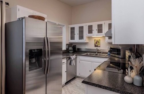 South Addition House | Entire Duplex! Downtown 4 Bdr - King beds
