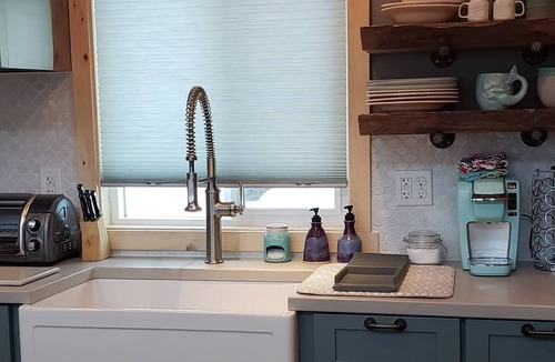 Jesse Lee Heights House | Entire House Tiny Home: close to cruise ship terminal and downtown Seward