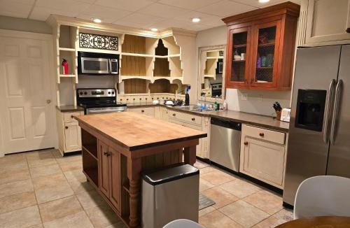 Piper Glen Estates Apartment | Entire Private 1BR Apartment, Private Entrance, Full Kitchen, Parking
