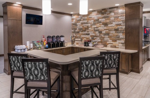 Midtown Anchorage Apartment | Equipped Mid-Town Studio | Free Daily Breakfast + Heated Indoor Pool Access