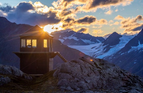 Wasilla Hotel | Escape to Lakeside Oasis | Pet-Friendly | Complimentary Breakfast