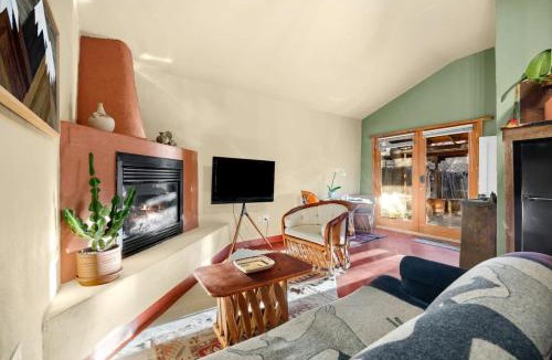 Golden House | Estrella De Oro Residences Casita- Walk to town