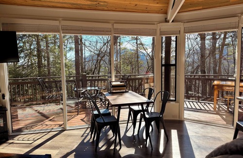 Big Canoe Cabin | Evergreen treehouse in Big Canoe
