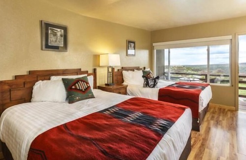 Mesa Verde National Park Hotel | Everything You Need For The Perfect Vacation! Pets Allowed, Free Parking, Lounge