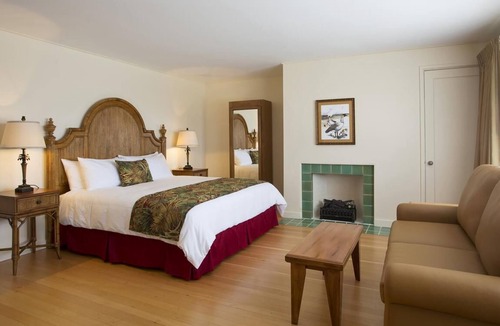 Volcano Hotel | Everything You Need For The Perfect Vacation! Free Parking w/Bike Rentals!