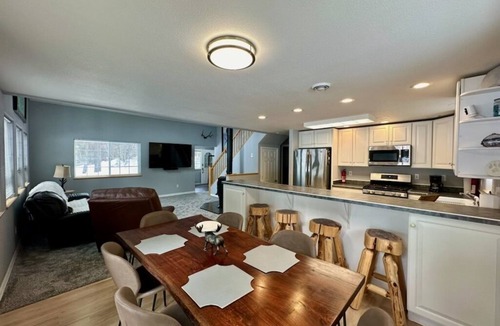 Seward House | Exclusive Private Home in Quiet Neighborhood 3 Bedroom 2 Bath & Loft