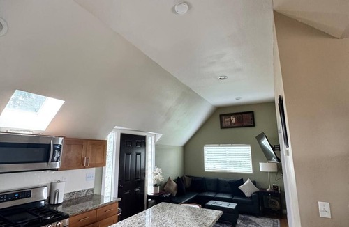 South Hill Apartment | Exclusive South Hill Apartment with AC in Puyallup
