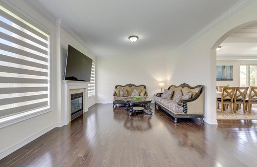 Brampton Villa | Executive 4BR Home Jacuzzi Fireplace Office