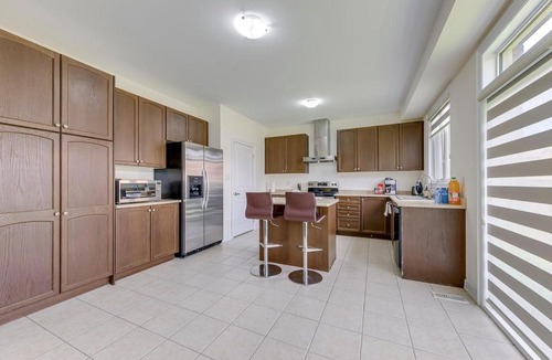 Brampton Villa | Executive 4BR Home Jacuzzi Fireplace Office