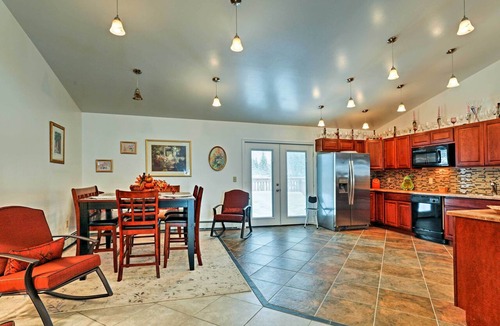 Mendenhaven Cottage | Expansive Getaway ~ 2 Miles to Mendenhall Glacier!