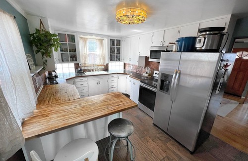 Barnum West House | Expansive Luxury Downtown Haven Family Friendly, 4 Bedroom, 2 Bath, Fenced Yard