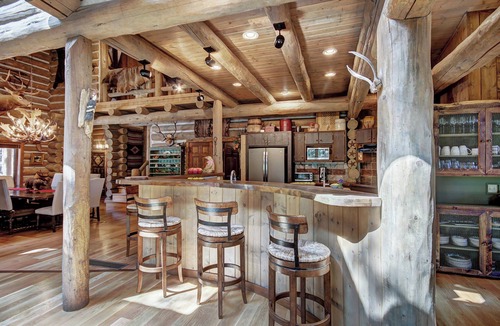 Breckenridge House | Experience luxury at Bear Lodge, a spacious 6-bedroom retreat in Breckenridge.