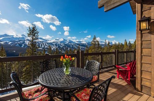 Baldy Mountain House | Experience luxury at Three Sisters Lookout with stunning mountain views and Private Hot Tub