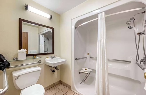 Eagle Hotel | Experience Relaxation in a Peaceful Room Near Eagle Ranch Golf Club