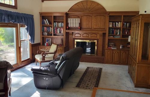 Oxford House | "Experience Waterfront Bliss: Complete with a Private Stocked Lake!"nn