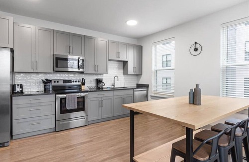 East Walnut HIlls Apartment | Explore Cincinnati’s Best from a Chic Condo