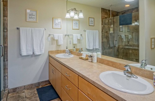 University Heights Apartment | Explore NM! 2bd/2ba, walk to UNM, King bed, Balcony