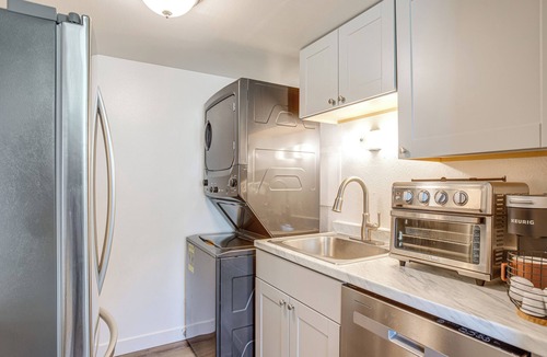 Bear Creek House | Explore Red Rocks & Green Mtn: Townhome w/Pool!