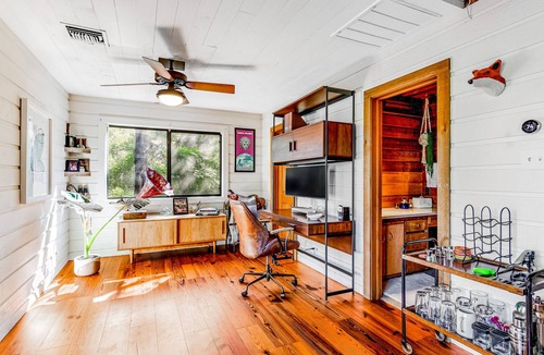 Lost Creek House | Exquisite home with pool, central AC, fast WiFi, balcony, deck, & washer/dryer