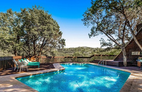 Lost Creek House | Exquisite home with pool, central AC, fast WiFi, balcony, deck, & washer/dryer