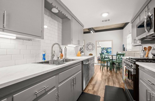 Lakeland Park House | Exquisite modern retreat 2 blocks from Lake Austin & Nature